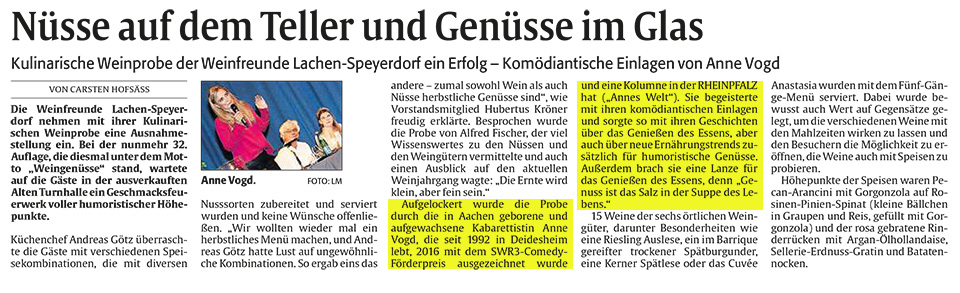 Nüsse auf dem Teller und Genüsse im Glas